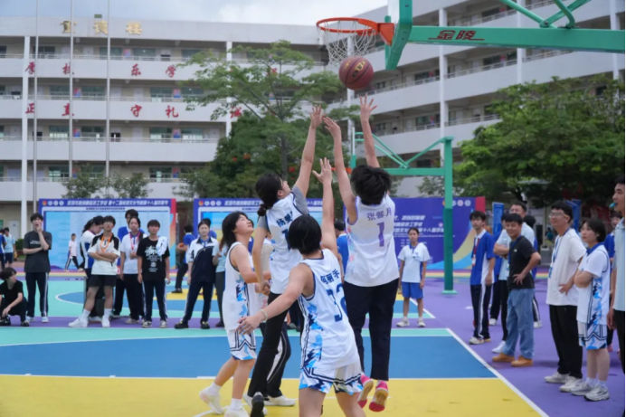 巾帼篮途，青春无畏！携创高级技校女子三人