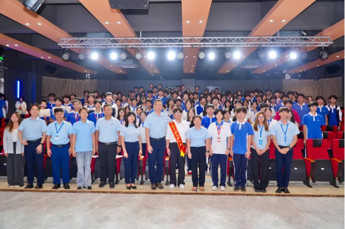 青春答卷写担当 携手奋进向未来—携创高级